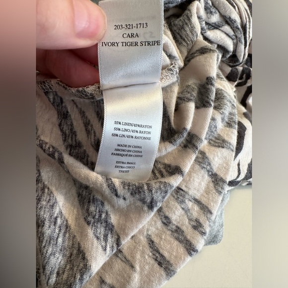 RAILS Cara Tiger Striped VNeck Tee T-Shirt Top Ivory Black Linen Blends Blouse - Picture 15 of 16